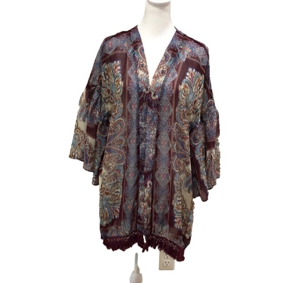 Umgee kimono style cover. Open front. Bell sleeves. Tassel hem. Size S/M - Picture 1 of 8